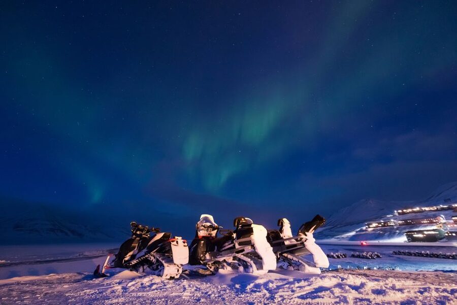 Rovaniemi: Aurora Borealis Snowmobile Safari with Campfire - Searching for the Northern Lights over frozen country