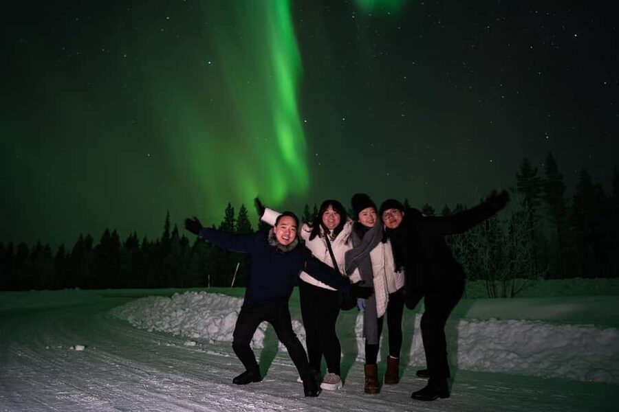 Rovaniemi: Aurora Hunt - Free Photos, 100% Guaranteed Refund - Cold, comfort, and the long wait