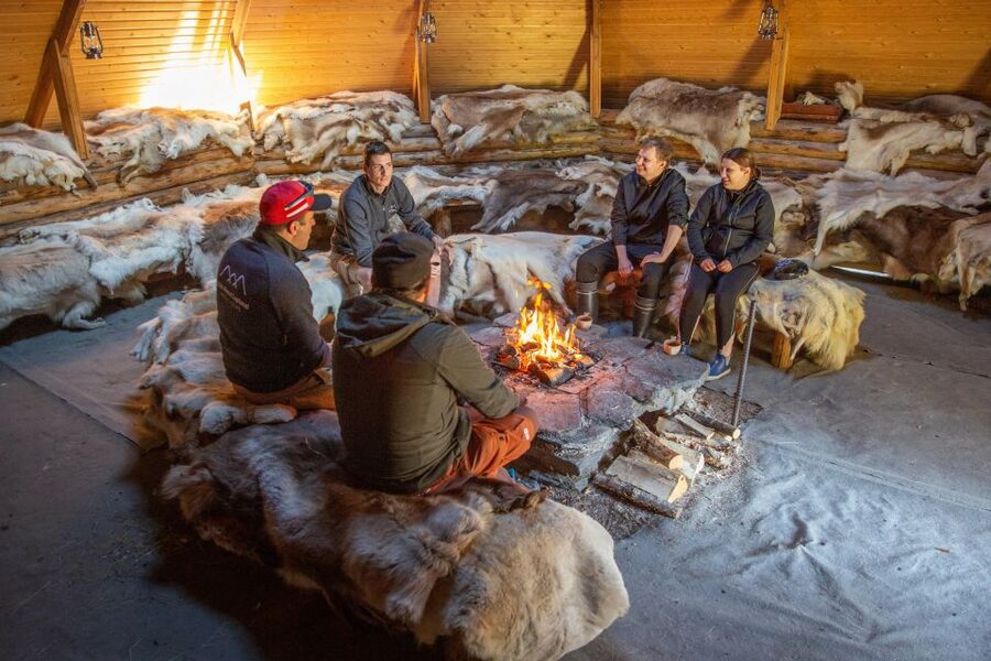 Rovaniemi: Authentic Reindeer Farm & Canoeing - A small group makes the guide matter