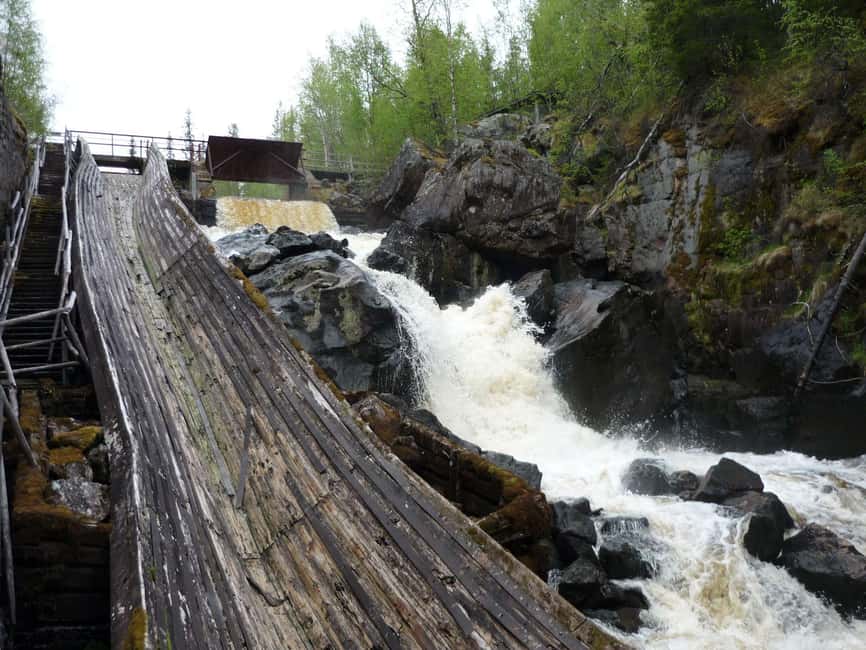 Rovaniemi: Auttiköngäs Waterfalls Hike Tour & Barbeque - Waterfalls, cliffs, and the right pace for photographs