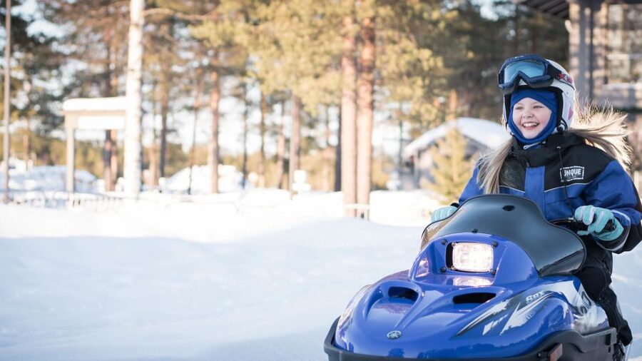 Rovaniemi: Family Snowmobile Safari with Campfire and Snacks - Guides make the difference