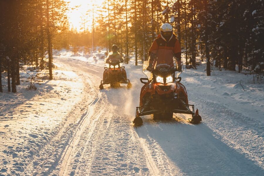 Rovaniemi: Family Snowmobile Trip with Guide and Picnic - Children’s turn on the mini ski-doo