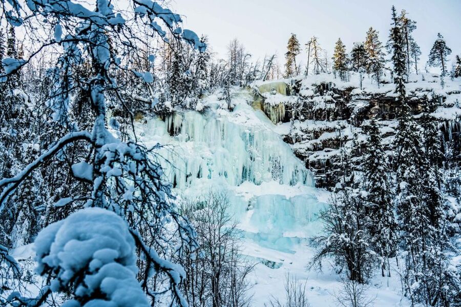 Rovaniemi: Frozen Waterfalls of Korouoma Canyon & Pro Photos - Lunch beside an open fire
