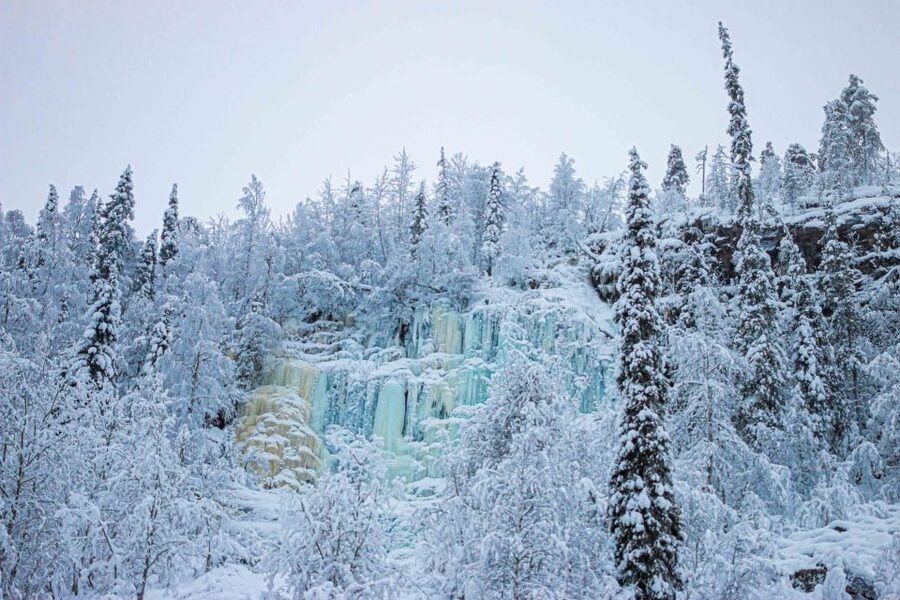 Rovaniemi: Frozen Waterfalls of Korouoma Canyon & Pro Photos - The 90-minute minivan journey