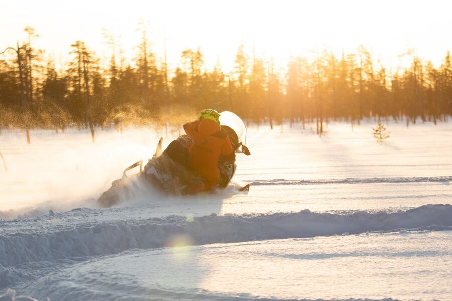 Rovaniemi: Full-Day Snowmobile Safari into the Wilderness - Frozen lakes, rivers, and possible powder snow
