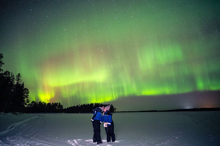 Rovaniemi: Guaranteed Ultimate Aurora Hunt with Photographer - The photographer and the finished images