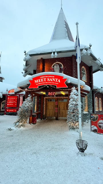 Rovaniemi: Guided Tour of Santa Claus Village - Getting your bearings at the Arctic Circle Information hall