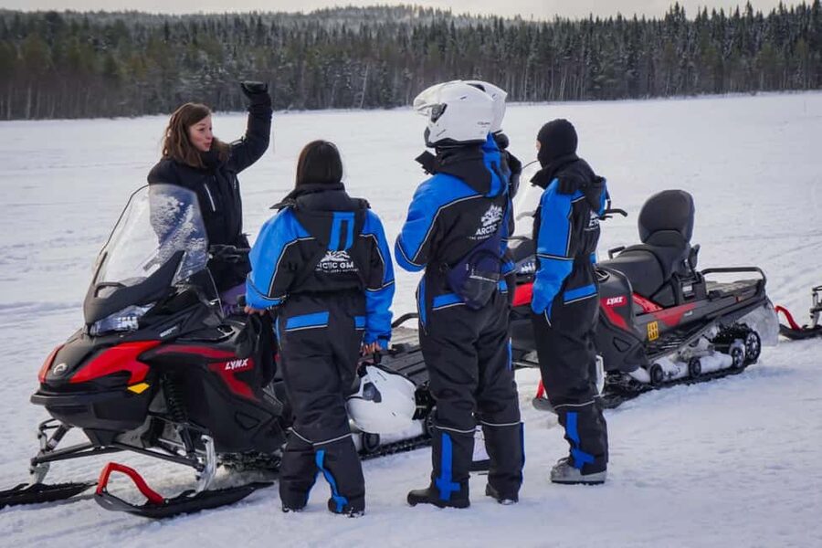 Rovaniemi: Guided Wilderness Snowmobile Safari & Barbeque - Photo stops and changing winter light