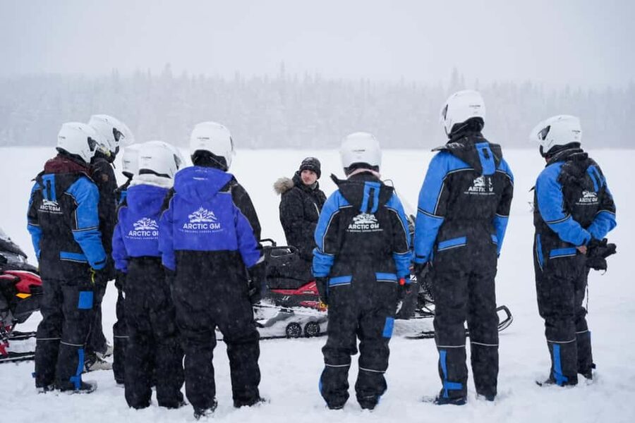 Rovaniemi: Guided Wilderness Snowmobile Safari & Barbeque - What the small group changes