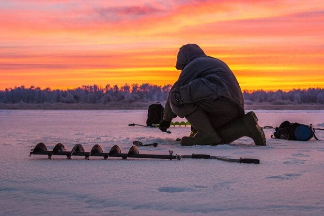 Rovaniemi: Ice Fishing from Private Lakefront Property & BBQ - Drilling into the ice and settling into the quiet