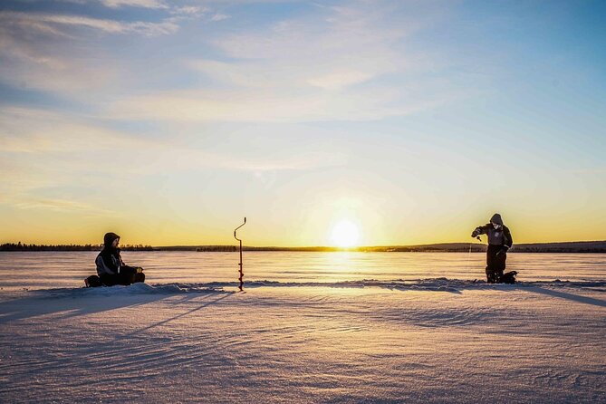 Rovaniemi: Ice Fishing from Private Lakefront Property & BBQ - A barbecue that turns waiting time into part of the fun