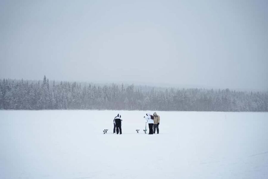 Rovaniemi: Ice Fishing Small Group Tour & Barbeque - Learning the ice-fishing basics without needing experience