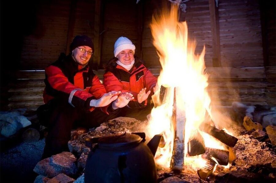 Rovaniemi: Lapland Northern Lights Tour with BBQ - Cold weather, clothing, and comfort