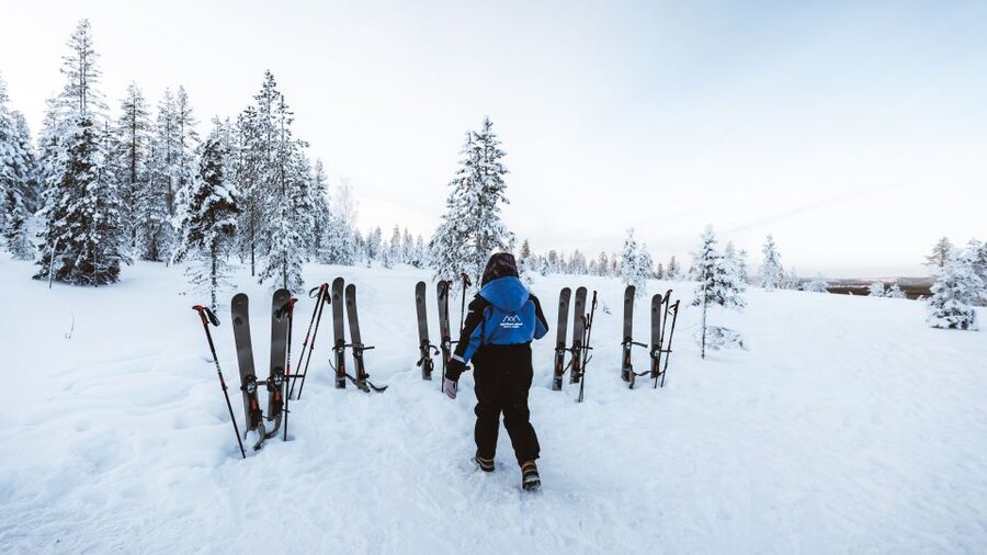 Rovaniemi: Lapland Ski Trekking Safari - The campfire pause in a Finnish tipi or yurt