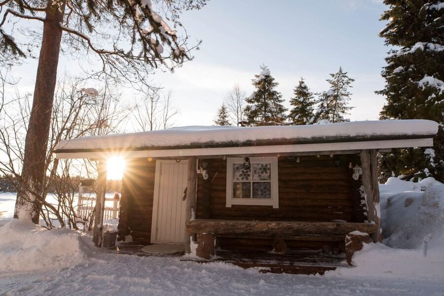 Rovaniemi: Lappish Evening Experience with Dinner - The Arctic lake and snow plunge