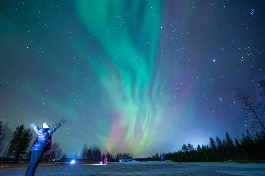 Rovaniemi: Northern Lights Guided Tour with Pro Camera - Leaving Rovaniemi for darker Arctic skies