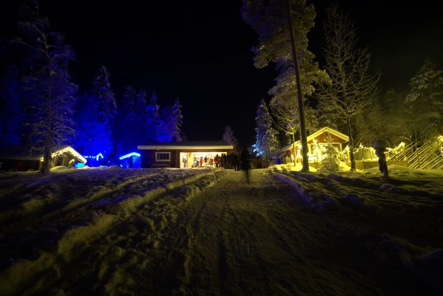 Rovaniemi: Northern Lights Hunting in Lappish old cottage - Leaving Rovaniemi’s city glow behind