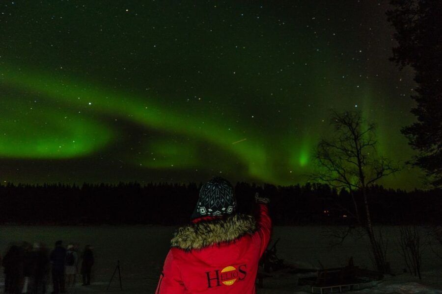 Rovaniemi: Northern Lights Hunting in Lappish old cottage - The campfire is more than a waiting area
