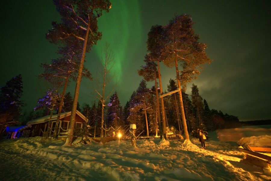 Rovaniemi: Northern Lights Hunting in Lappish old cottage - Aurora photography and the included electronic photo