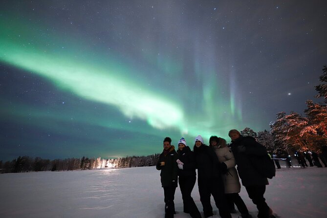 Rovaniemi: Northern Lights Pro Guaranteed - Unlimited Distance - The van ride is part of the bargain