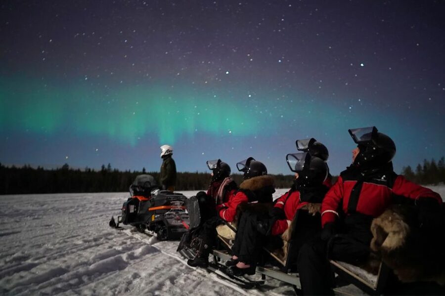 Rovaniemi: Northern Lights Sleigh Ride - Reaching the frozen lake away from city lights
