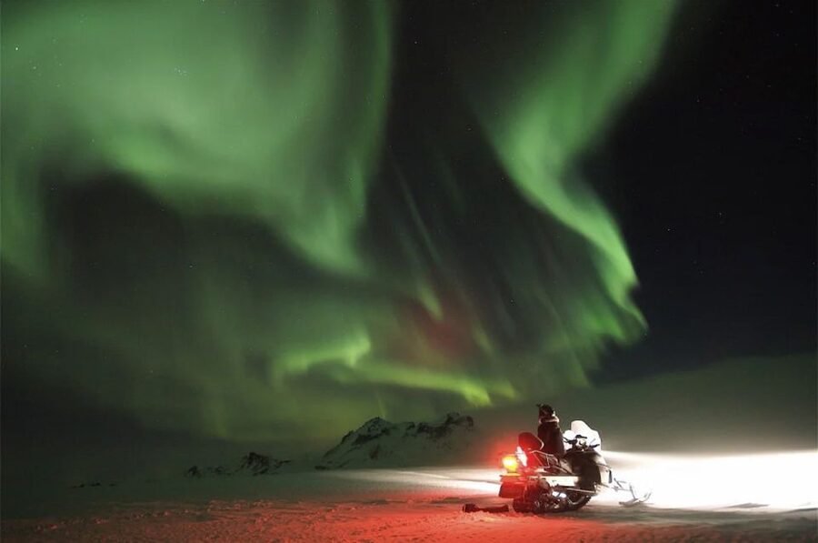Rovaniemi: Northern Lights Snowmobile Hunt - Meeting beside Subway, not at your hotel
