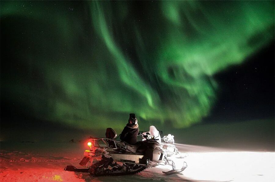 Rovaniemi: Northern Lights Snowmobile Hunt - What the reviews suggest about the guides
