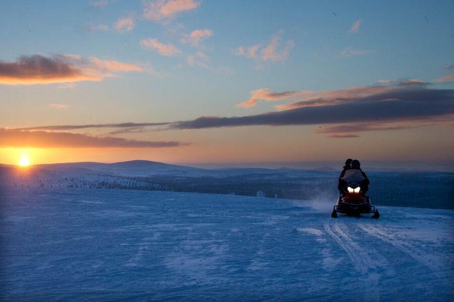 Rovaniemi: Northern Lights Snowmobile Tour - The guides and the small-group feel