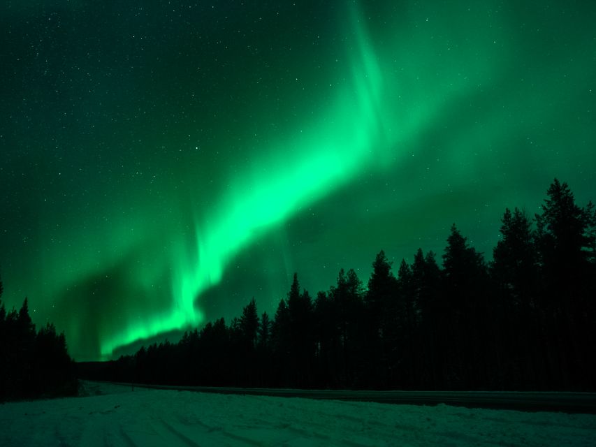 Rovaniemi: Northern Lights Tour with Guaranteed Sightings - Thermal clothing, hot juice, and waiting outdoors