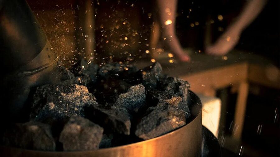 Rovaniemi: Northern Lights Trip with Arctic Sauna & Jacuzzi - A Finnish sauna night with a cold-water twist