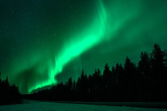 Rovaniemi: Private Aurora Tour with Guaranteed Sightings - Finding a quiet Aurora viewing spot