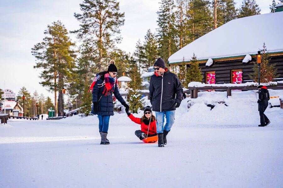 Rovaniemi: Private Pro Photoshoot in Santa Claus Village - Staying on at Santa Claus Village