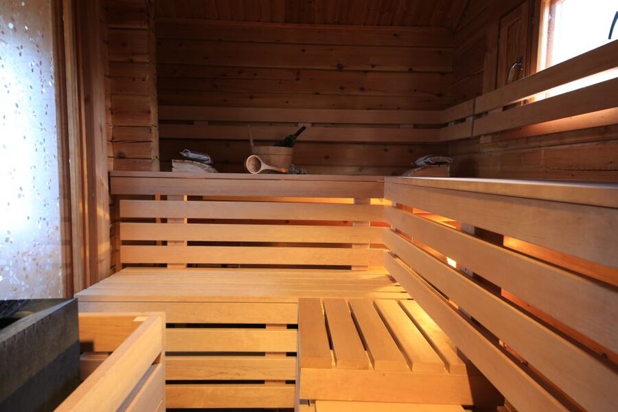Rovaniemi: Private Sauna, Jacuzzi and Dinner - Key points at a glance