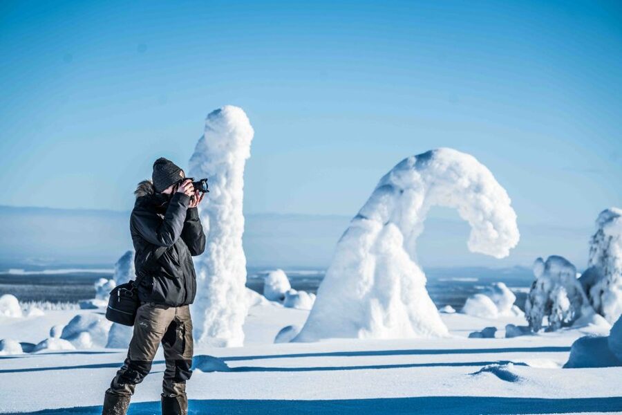 Rovaniemi: Riisitunturi National Park with Pro Photos & BBQ - A 4 km walk through a frozen forest