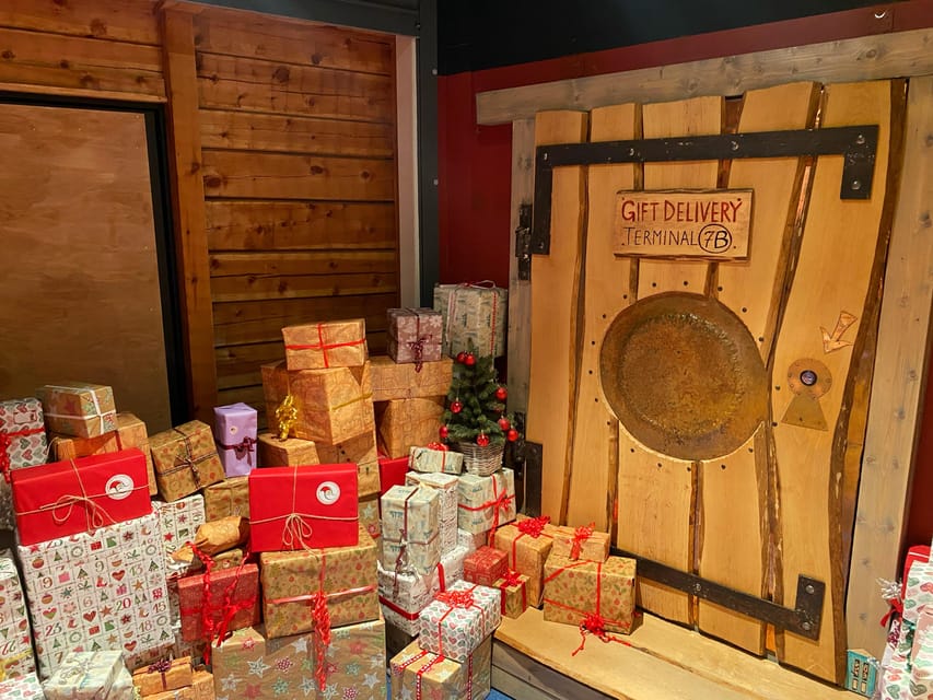Rovaniemi: Santa Claus Village and Husky sledge/guided tour - Santa’s Post Office is more than a photo stop