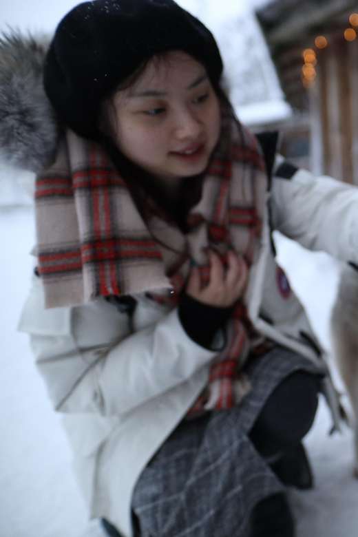 Rovaniemi: Santa Claus Village Tour Huskies & Reindeer ride - Guide quality and language choices