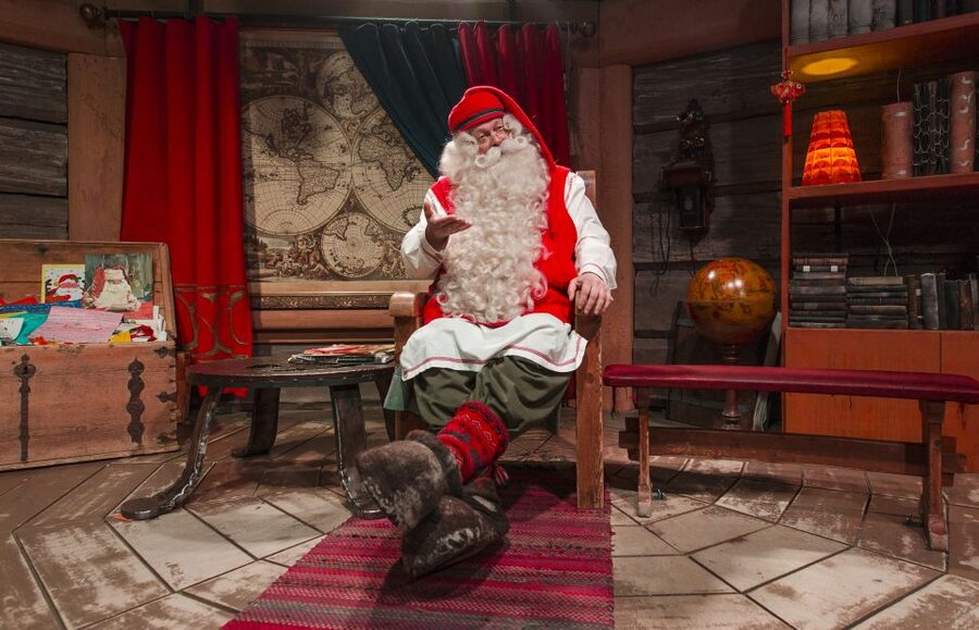 Rovaniemi: Santa’s Village & Snowmobiling to Reindeer Farm - Learning to drive a Lapland snowmobile
