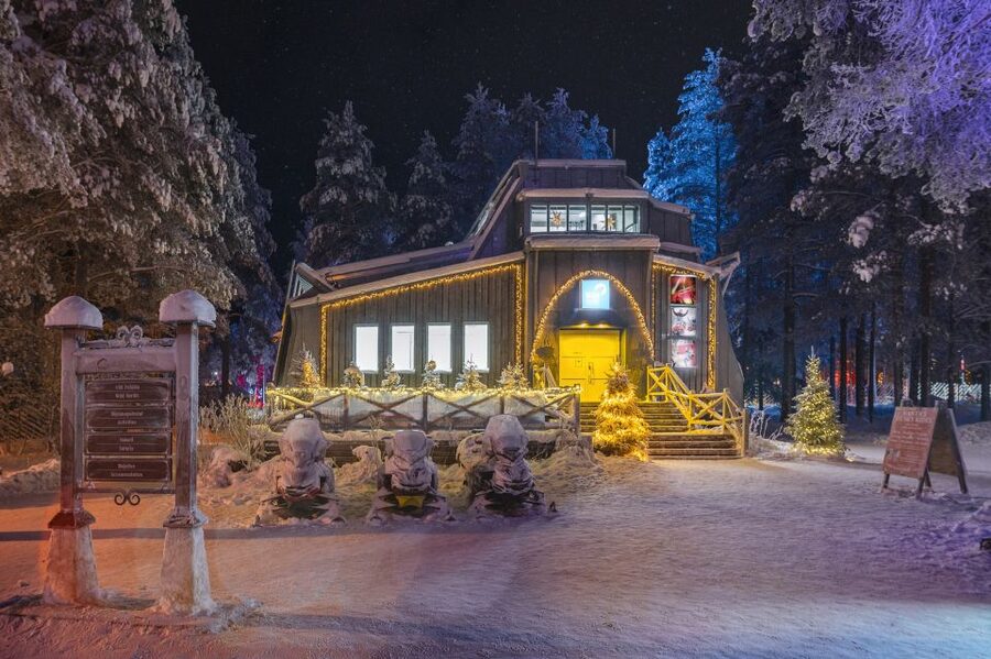 Rovaniemi: Search for Northern Lights Snowmobiling Trip - Riding into Lapland after dark