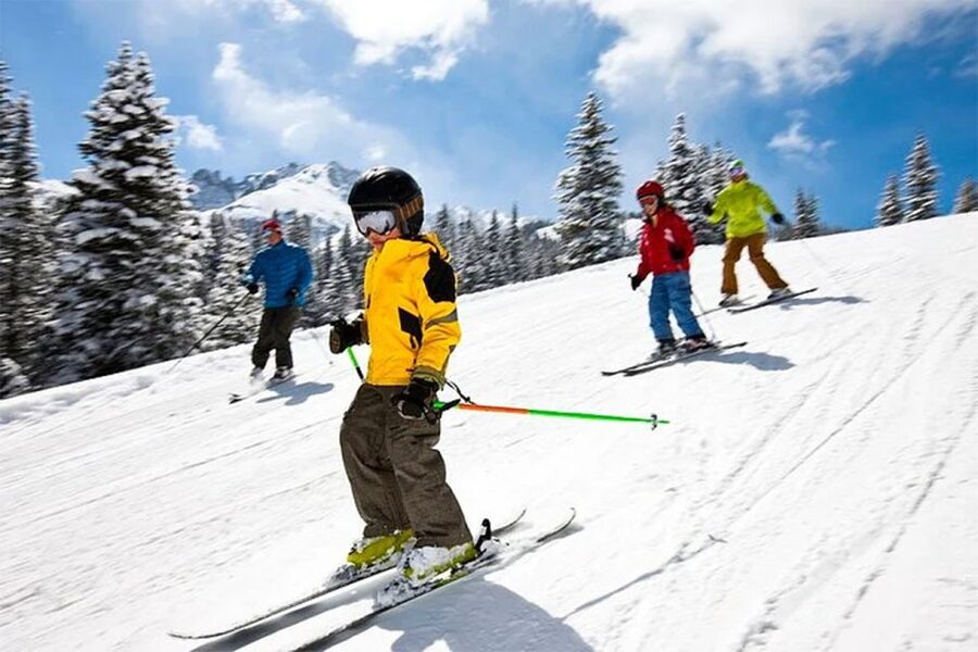 Rovaniemi: Slalom and Alpine Skiing - Equipment, clothing, and ski pass included