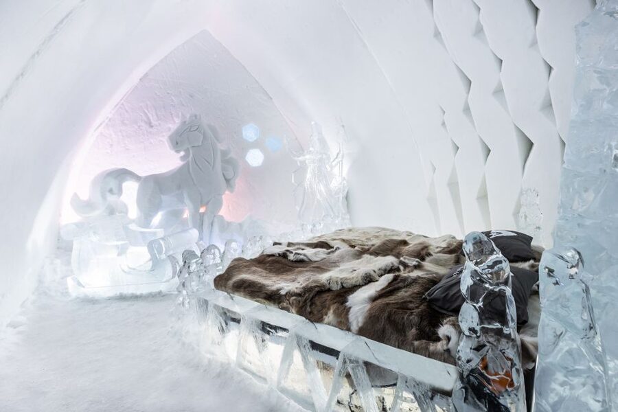 Rovaniemi: Snow Hotel Tour with Food by the Fire - Why the SnowHotel makes a strong winter evening