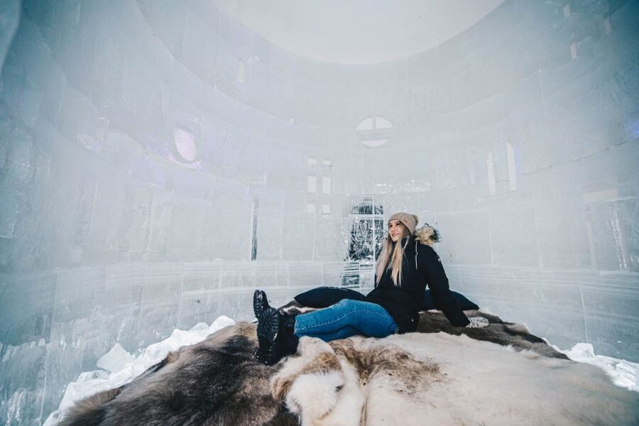 Rovaniemi: Snow Hotel Tour with Food by the Fire - A three-course dinner by the open fire