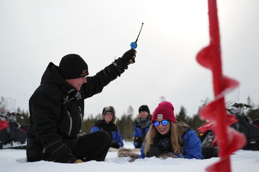 Rovaniemi: Snowmobile and Ice Fishing Adventure with Lunch - Soup, fire, and Finnish comfort food