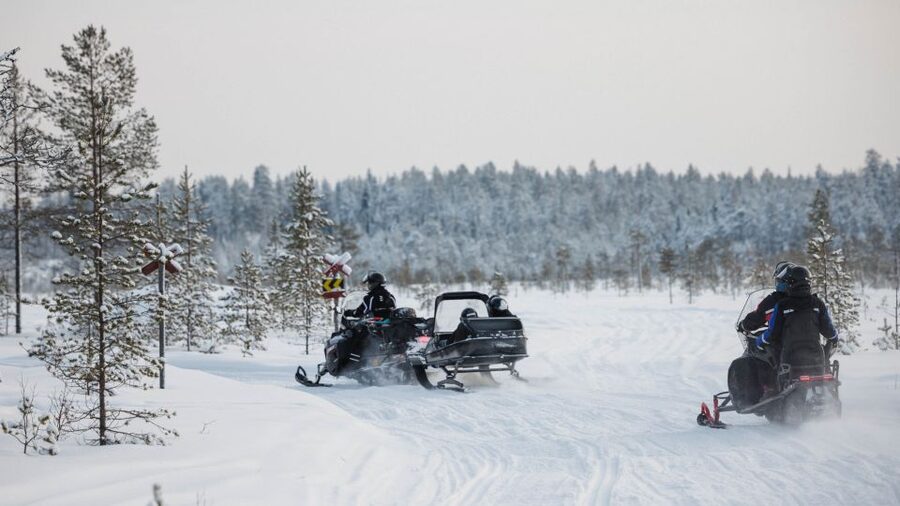 Rovaniemi: Snowmobile Safari in the Arctic Circle - Pickup from central Rovaniemi or Santa Claus Village