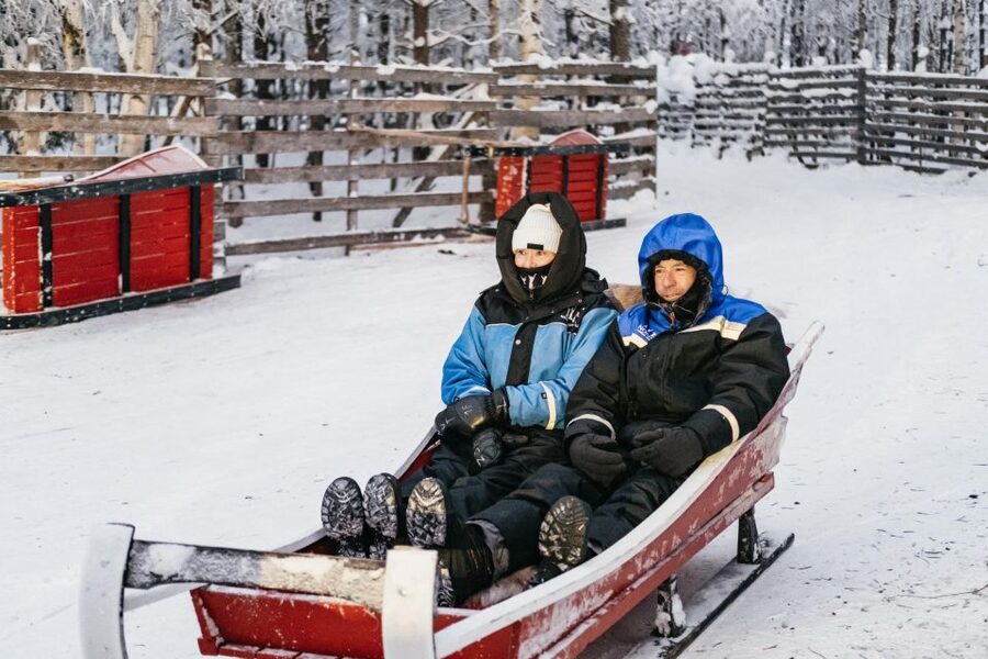 Rovaniemi: Snowmobile Safari, Reindeer & Husky Sleigh Ride - Warm drinks and small comforts matter in Arctic weather