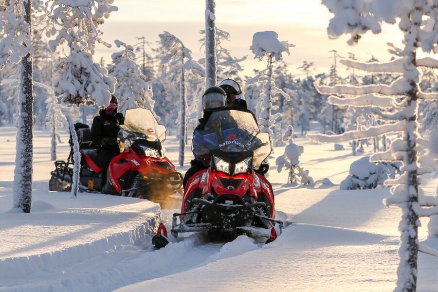 Rovaniemi: Snowmobile Safari to a Reindeer Farm - Snowmobile first, reindeer farm second