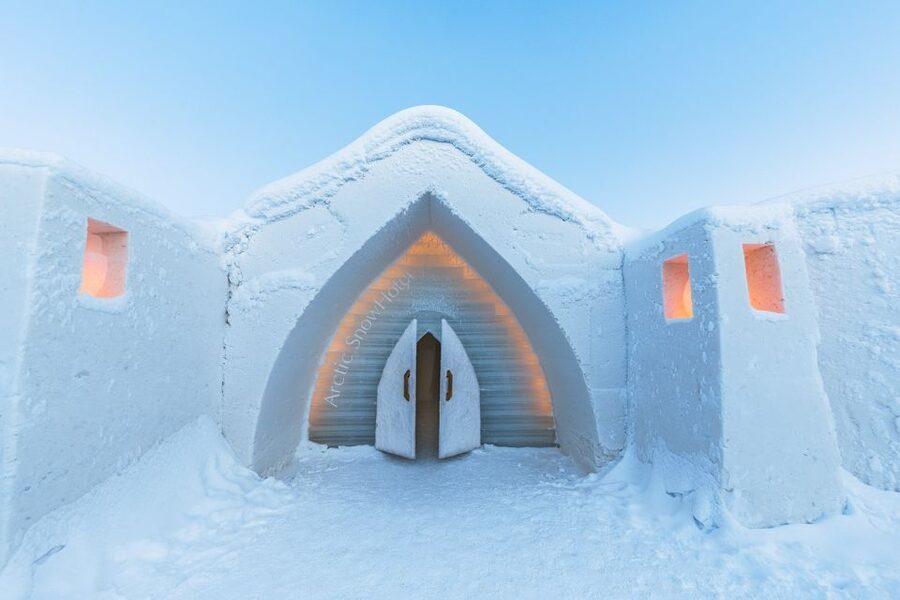 Rovaniemi: Snowmobile Safari to Arctic Snow Hotel - Learning to handle the snowmobile