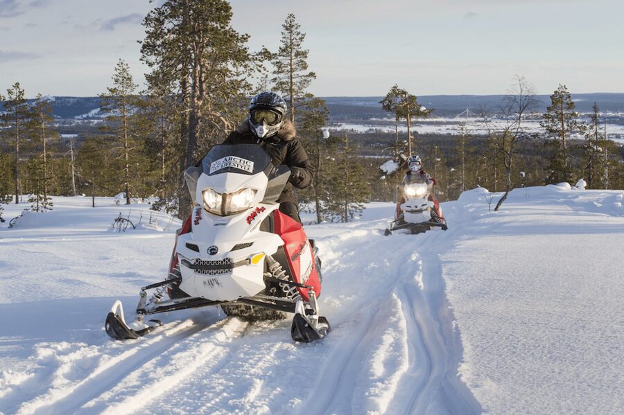 Rovaniemi: Snowmobile Sprint Safari - Getting Dressed for Finnish Winter