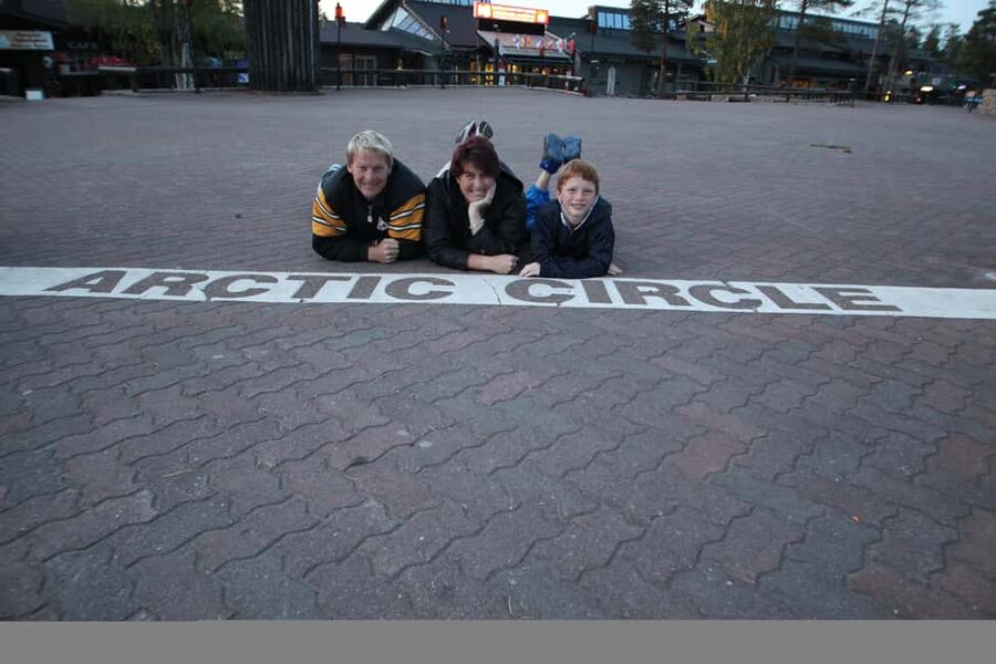 Rovaniemi: Tour to Santa Claus Village with Hotel Transfer - Sending mail from Santa’s Post Office