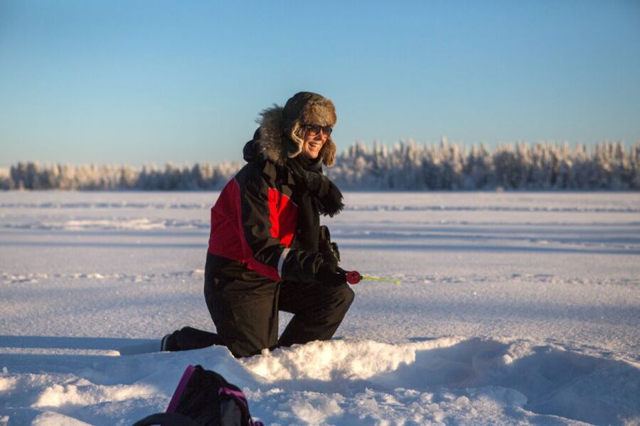 Ruka: Ice fishing trip - The campfire break is more than a warm drink