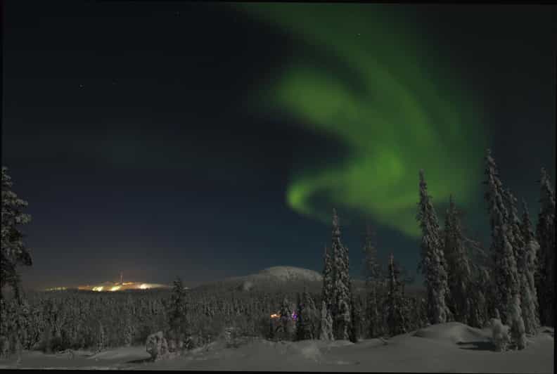Ruka: Searching for the northern lights with snowshoes - Walking into Ruka’s dark winter forest